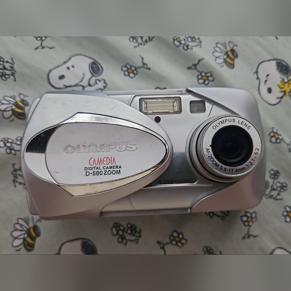 Olympus Camedia D-580 Zoom 4.0MP Digital Camera (working)